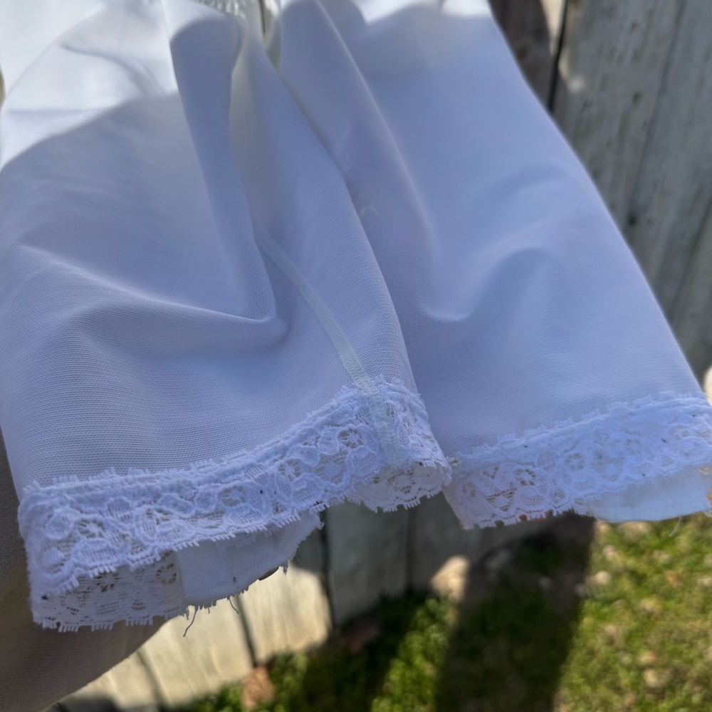 1960s Vintage White Underbust Shapewear Romper w/ Rosebud Lace Hem Size Small - Picture 4 of 13
